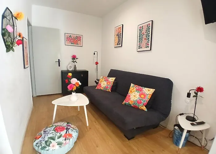 Le Notre Dame-centre Ville-gare * نيم