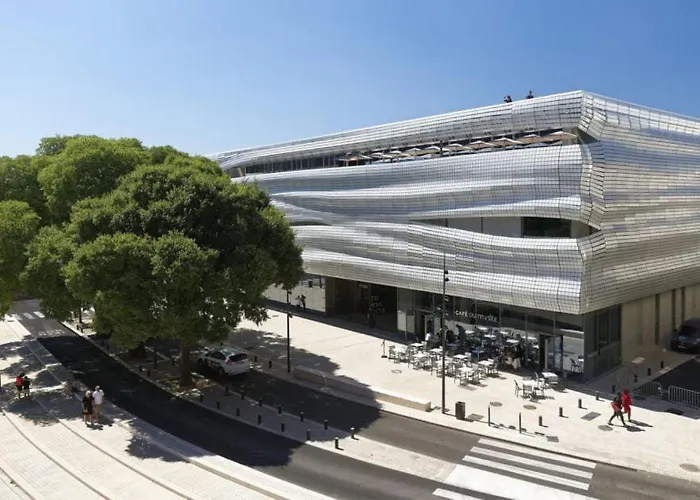 Le Notre Dame-centre Ville-gare نيم